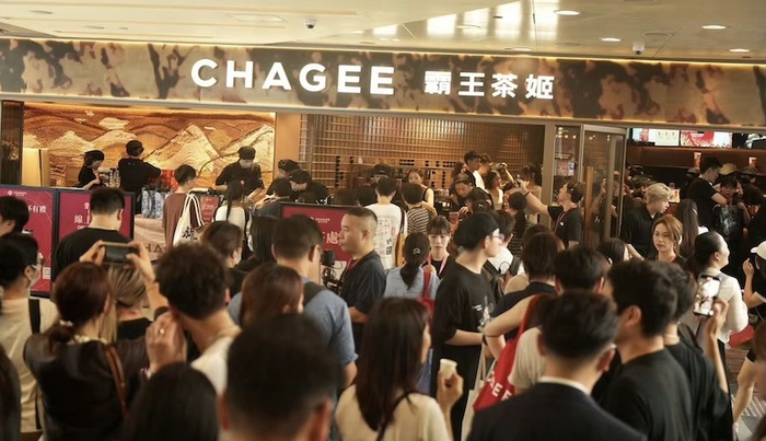 2025媒体管家：霸王茶姬、茶百道闯香港，开业即爆单