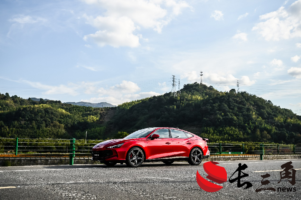 2025媒体管家：上汽俞经民：加快实现“油电平权” 2025年MG将推出4款新车