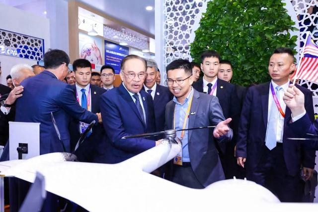 家企业首次亮相｜直击进博会