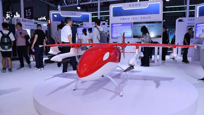 2024快递包裹“飞”起来，无人机“快递员”挤进低空经济赛道