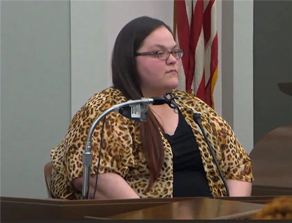 子弹卡在脂肪层 美国女子遇歹徒连中7枪奇迹生还！