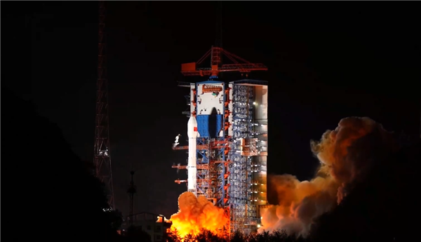 长征火箭创一日三发新纪录！我国成功发射通信技术试验卫星二十二号
