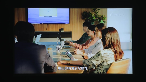 投影仪树脂镜头和玻璃镜头的区别在哪？当贝F6全玻璃避免热虚焦 更值得入手