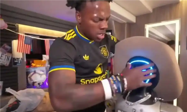 甲亢哥直播暴力损毁人形机器人Rizzbot:开发公司直接起诉索赔