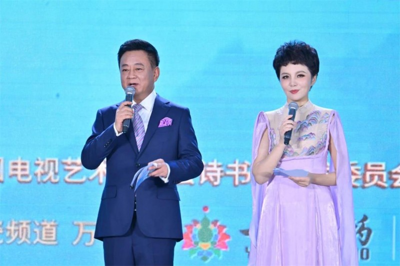 2025中秋雅集圆满举办,万茗堂美酒润雅集文创实力铸就文化盛宴(图2) 2025中秋雅集圆满举办,万茗堂美酒润雅集文创实力铸就文化盛宴(图2)