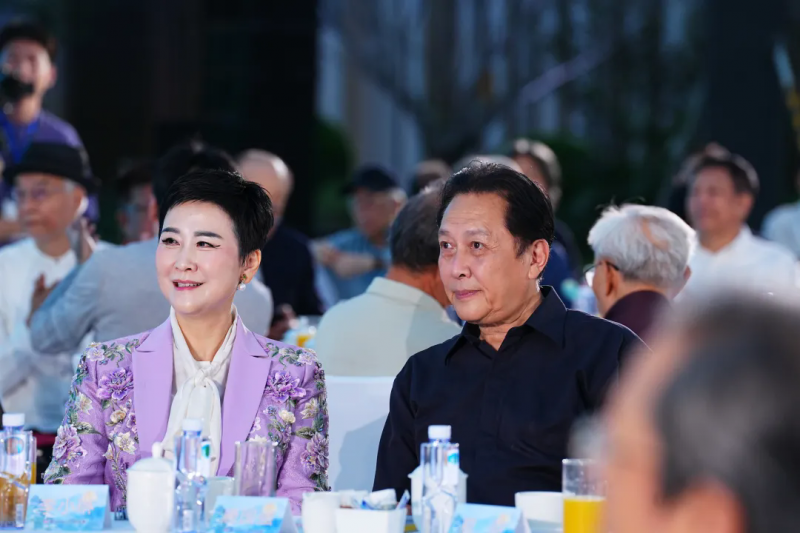 2025中秋雅集圆满举办,万茗堂美酒润雅集文创实力铸就文化盛宴(图5) 2025中秋雅集圆满举办,万茗堂美酒润雅集文创实力铸就文化盛宴(图5)