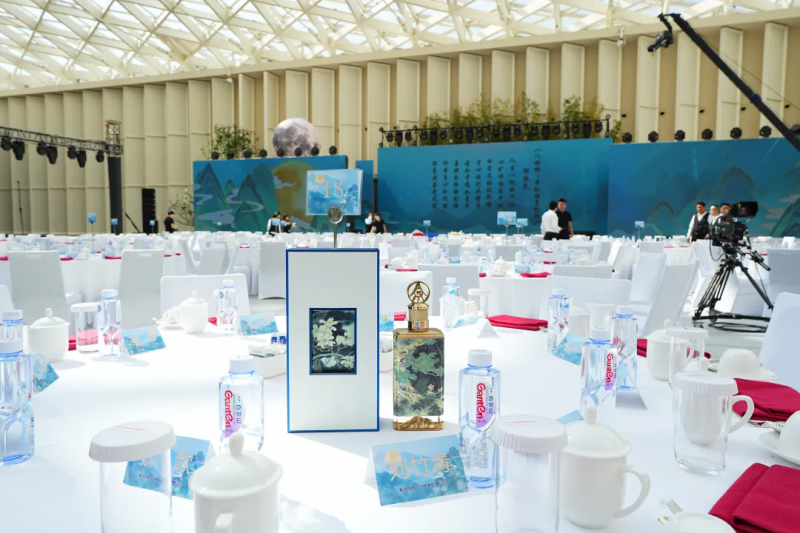 2025中秋雅集圆满举办,万茗堂美酒润雅集文创实力铸就文化盛宴(图7) 2025中秋雅集圆满举办,万茗堂美酒润雅集文创实力铸就文化盛宴(图7)