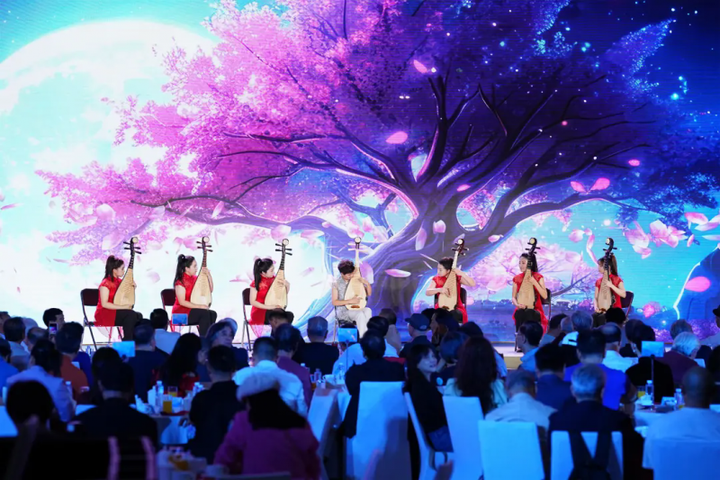 2025中秋雅集圆满举办,万茗堂美酒润雅集文创实力铸就文化盛宴(图8) 2025中秋雅集圆满举办,万茗堂美酒润雅集文创实力铸就文化盛宴(图8)