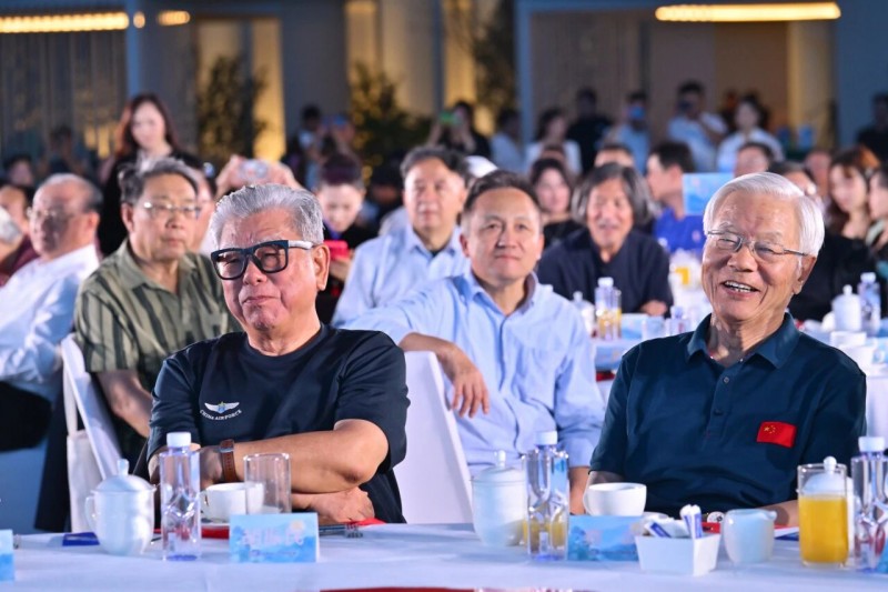 2025中秋雅集圆满举办,万茗堂美酒润雅集文创实力铸就文化盛宴(图10) 2025中秋雅集圆满举办,万茗堂美酒润雅集文创实力铸就文化盛宴(图10)