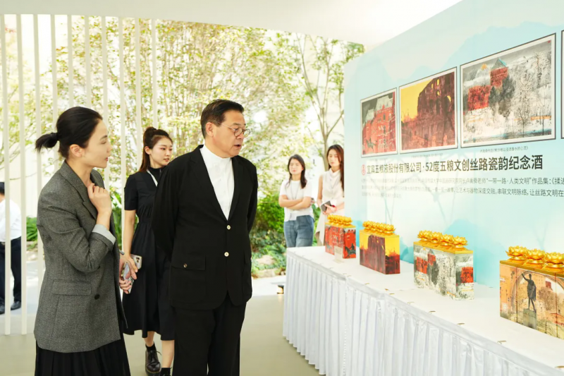 2025中秋雅集圆满举办,万茗堂美酒润雅集文创实力铸就文化盛宴(图15) 2025中秋雅集圆满举办,万茗堂美酒润雅集文创实力铸就文化盛宴(图15)