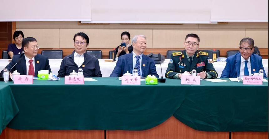 中联国兴书画院与蒙古国军人联合会文化交流联谊会在京举办(图3) 中联国兴书画院与蒙古国军人联合会文化交流联谊会在京举办(图3)