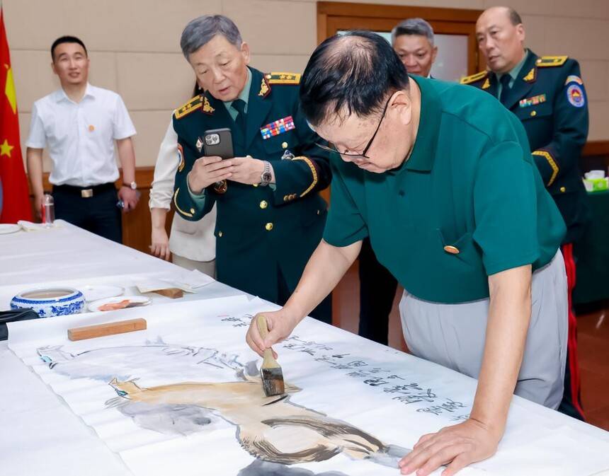 中联国兴书画院与蒙古国军人联合会文化交流联谊会在京举办(图11) 中联国兴书画院与蒙古国军人联合会文化交流联谊会在京举办(图11)