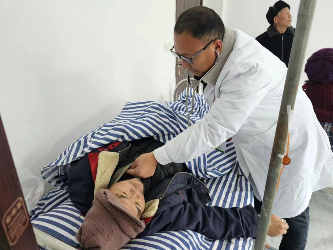 【新春走基层】鄱阳湖之滨的健康“守门人”：坚守“医”线不打烊(图2)