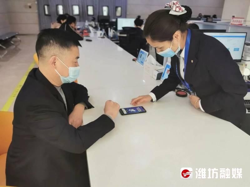 审批大厅里,局长为啥变成了“服务员”? 审批大厅里,局长为啥变成了“服务员”?