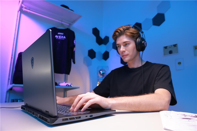 微星笔记本泰坦18 Pro新品预售，刃影16/17系列首发价7799性价比来袭！(图2)